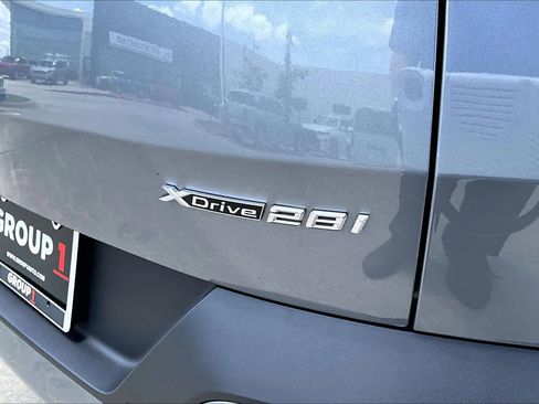 Used 2026 BMW X2 xDrive28i AWD/4WD image 9