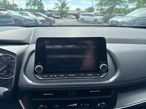 Used 2025 Nissan Rogue SV AWD/4WD image 15