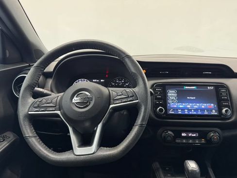 Used 2021 Nissan Kicks SR w/ Exterior Package FWD image 3