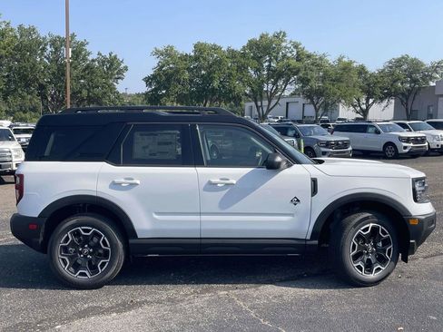 New 2025 Ford Bronco Sport Outer Banks image 2