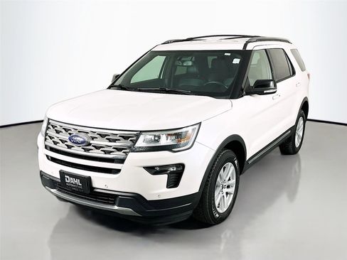 Used 2018 Ford Explorer XLT w/ Equipment Group 202A image 3