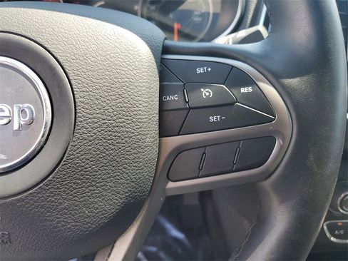 Used 2019 Jeep Cherokee Limited image 29