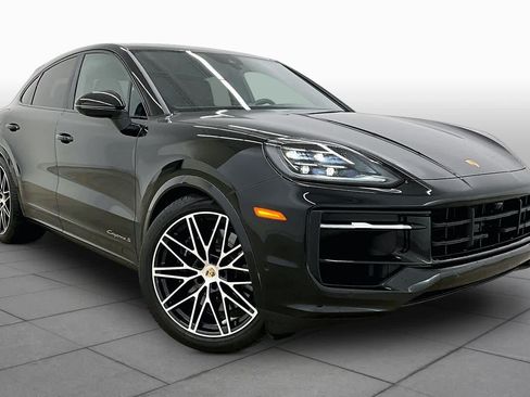 Used 2025 Porsche Cayenne S AWD/4WD image 3