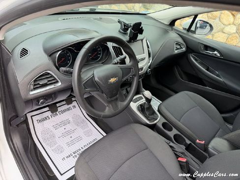 Used 2017 Chevrolet Cruze LS FWD image 5