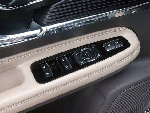 Used 2022 Lincoln Corsair FWD w/ Equipment Group 101A image 11