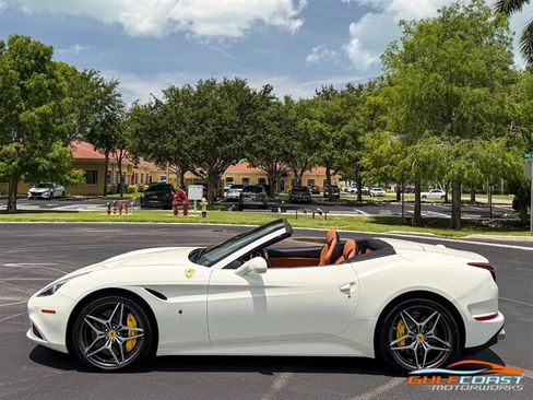Used 2017 Ferrari California T RWD image 42