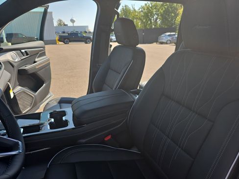 New 2026 Buick Enclave Avenir w/ Super Cruise Package FWD image 16
