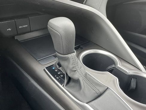 Used 2021 Toyota Camry LE image 30