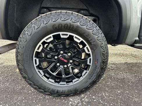 Used 2024 GMC Canyon AT4 w/ AT4 Premium Package image 15