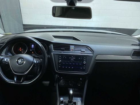 Used 2018 Volkswagen Tiguan SE AWD/4WD image 10