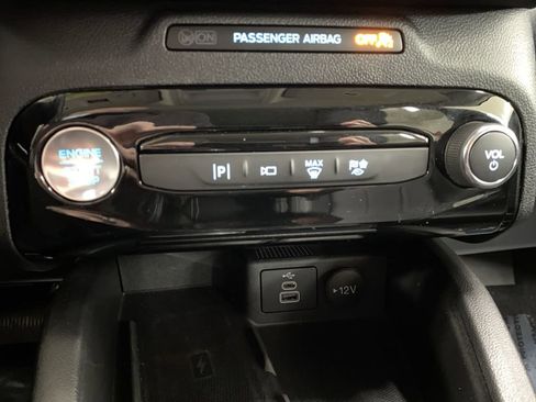 Used 2025 Ford Escape Platinum w/ Premium Technology Package image 23