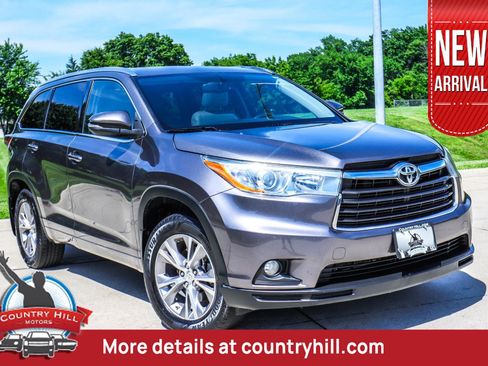 Used 2015 Toyota Highlander XLE AWD/4WD image 1