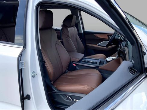 Used 2025 Acura MDX FWD w/ Technology Package image 9