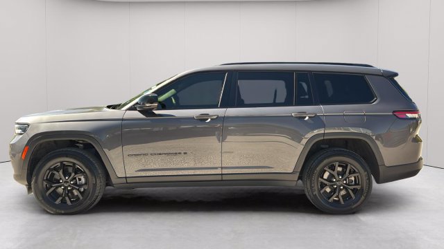 Used 2024 Jeep Grand Cherokee L Altitude AWD/4WD image 9