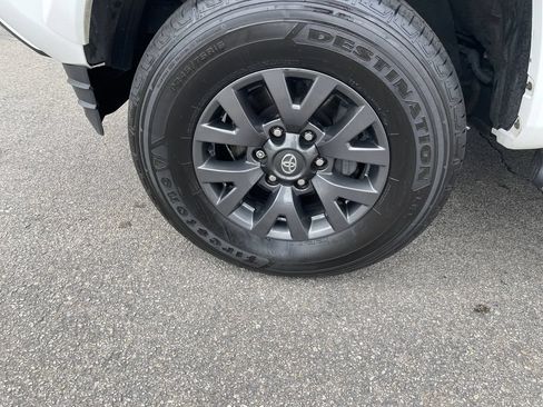 Certified 2023 Toyota Tacoma SR5 AWD/4WD image 9