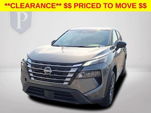 Used 2024 Nissan Rogue S FWD image 12