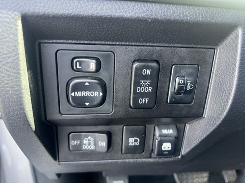 Used 2018 Toyota Tundra SR5 image 11