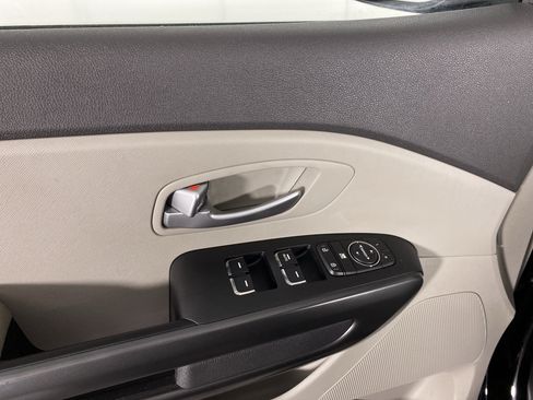 Used 2018 Kia Sedona L FWD image 12
