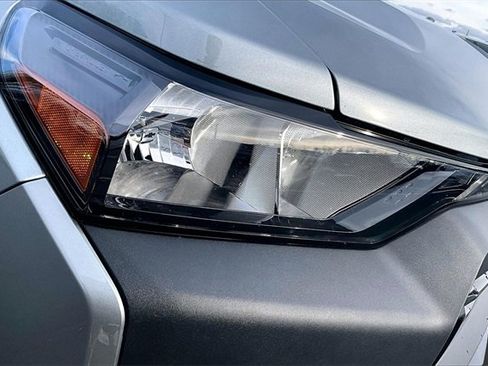 Used 2025 Chevrolet Colorado Trail Boss image 29