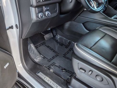 Used 2023 Chevrolet Suburban Premier image 24