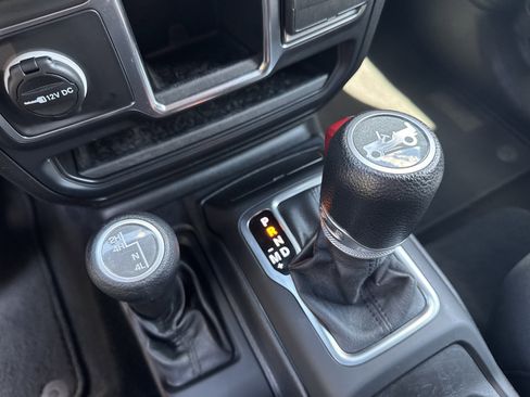 Used 2019 Jeep Wrangler Unlimited Sport image 23