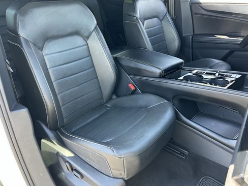 Certified 2024 Volkswagen Atlas Cross Sport SEL R-Line AWD/4WD image 8