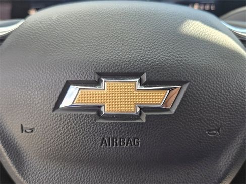 Used 2025 Chevrolet Traverse LT image 25