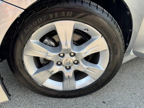 Used 2013 Toyota Sienna SE FWD image 28