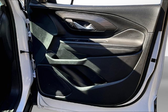 Used 2024 GMC Terrain SLT w/ LPO, Floor Liner Package FWD image 24