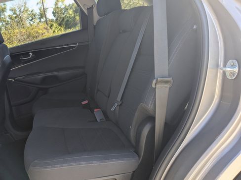 Used 2018 Kia Sorento LX image 15