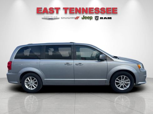 Used 2019 Dodge Grand Caravan SXT image 2