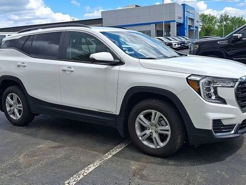 Certified 2024 GMC Terrain SLE w/ Driver Convenience Package AWD/4WD image 2
