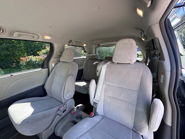 Used 2017 Toyota Sienna LE w/ Cargo Management Package FWD image 11