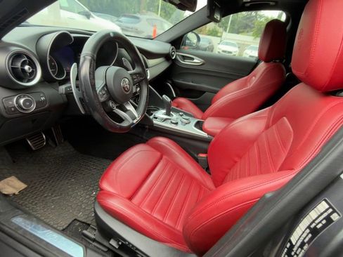 Used 2022 Alfa Romeo Giulia Veloce image 7
