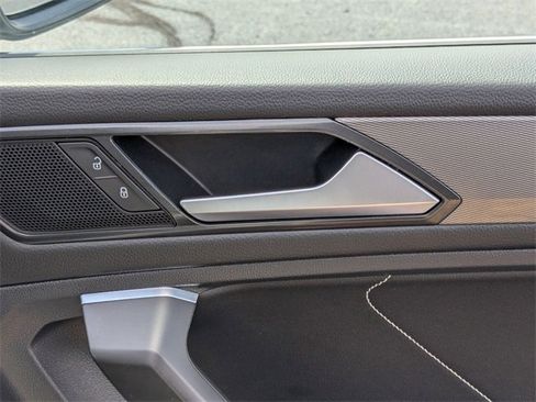 Used 2022 Volkswagen Tiguan SE image 34