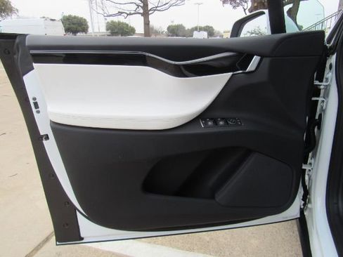 Used 2018 Tesla Model X 100D image 22