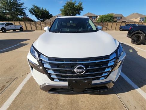Used 2025 Nissan Rogue SL w/ Tech Package FWD image 2