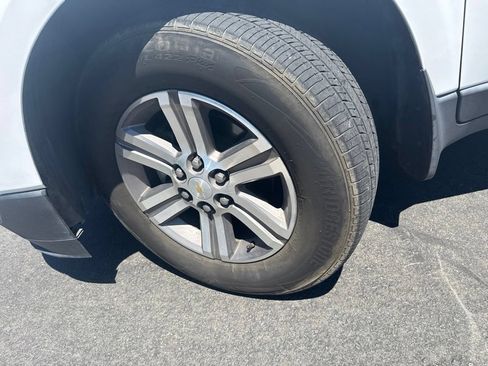 Used 2017 Chevrolet Traverse LT FWD image 24