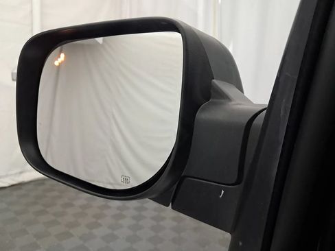 Used 2023 Nissan Titan SV RWD image 17