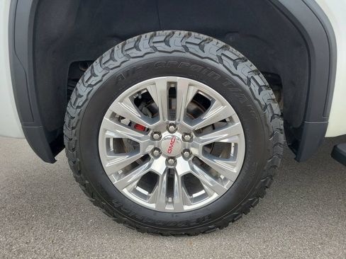Used 2022 GMC Sierra 1500 Denali w/ Technology Package AWD/4WD image 5