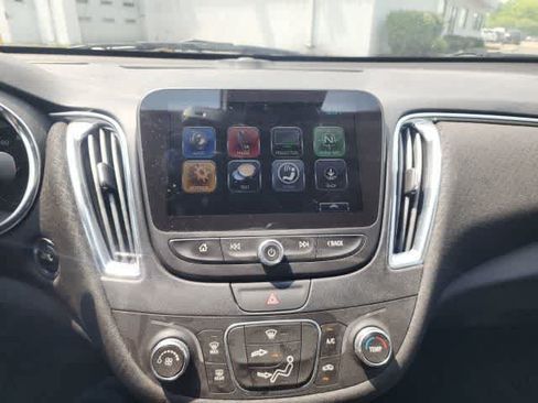 Used 2018 Chevrolet Malibu LT w/ Driver Confidence Package FWD image 30