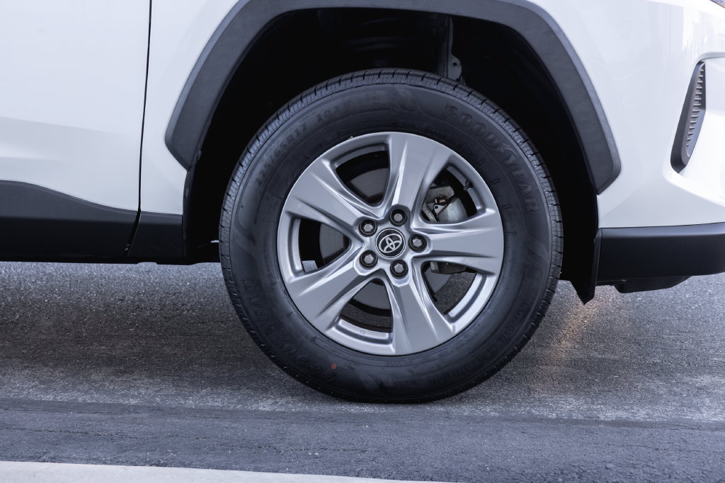 Certified 2024 Toyota RAV4 XLE w/ Convenience Package FWD image 4