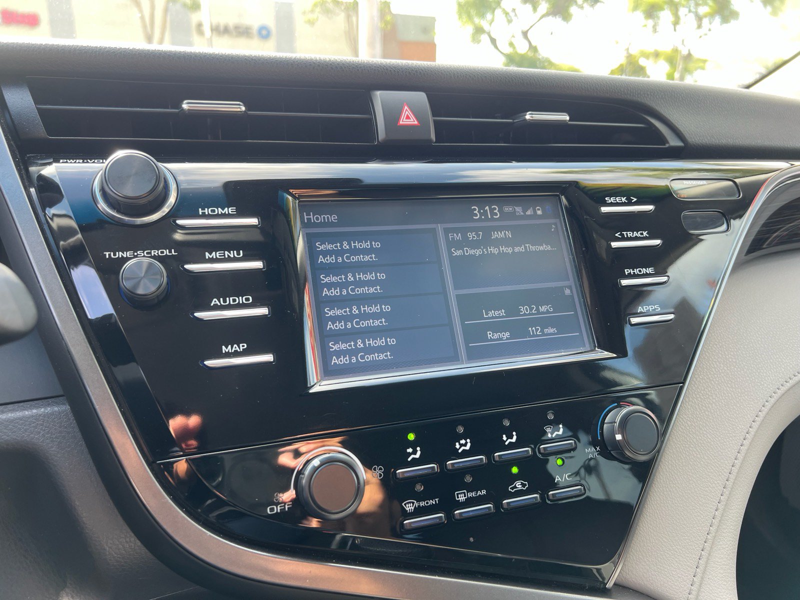 Used 2019 Toyota Camry LE FWD image 21