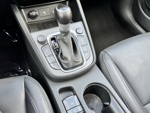 Used 2022 Hyundai Kona Limited image 16