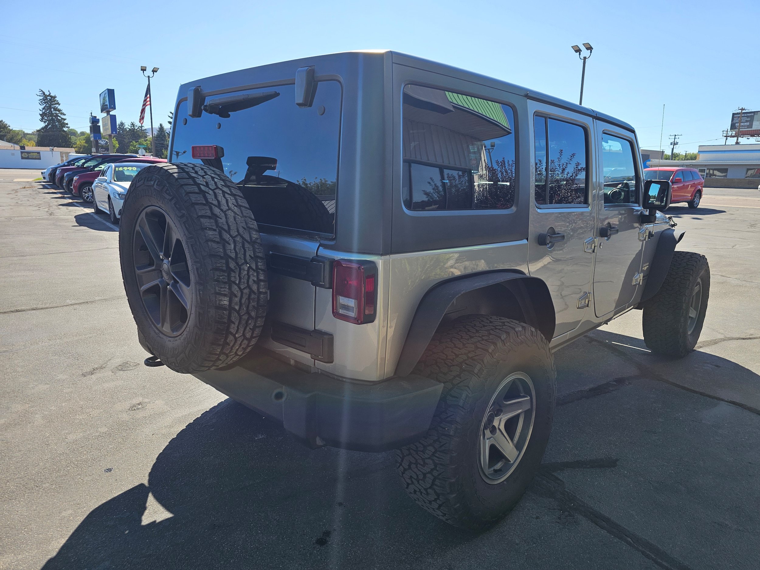 Used 2013 Jeep Wrangler Unlimited Sahara w/ Connectivity Group AWD/4WD image 6