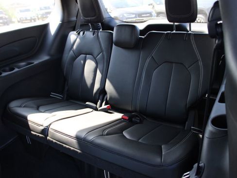 New 2026 Chrysler Pacifica Select image 16