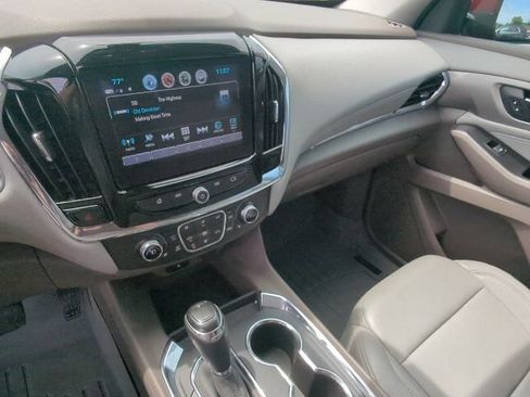 Used 2019 Chevrolet Traverse LT w/ LPO, Floor Liner Package FWD image 17