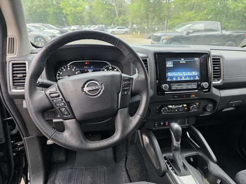 Used 2024 Nissan Frontier SV w/ Technology Package image 11