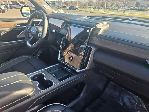 Used 2024 GMC Acadia Denali w/ Super Cruise Package image 12