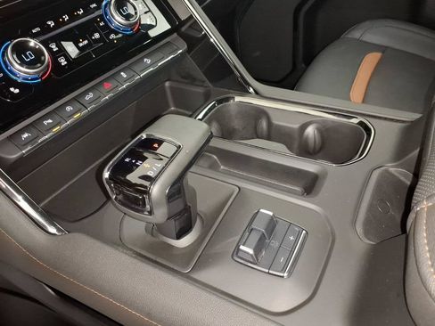 Used 2024 GMC Sierra 1500 AT4 w/ Technology Package AWD/4WD image 21